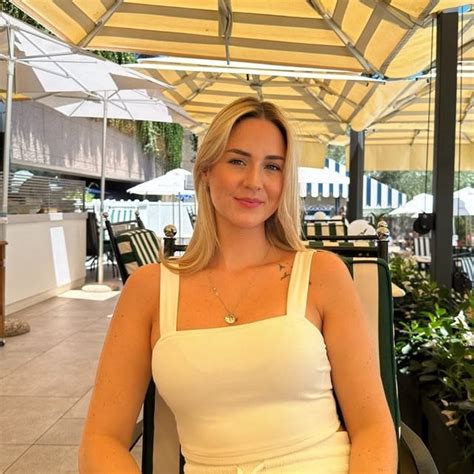 Lara Lane (@its.laralane) • Instagram photos and videos.